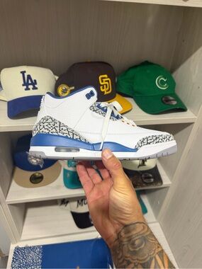 Wizard  3  Jordan's size 7.5 men  9 in women worn once lightly worn